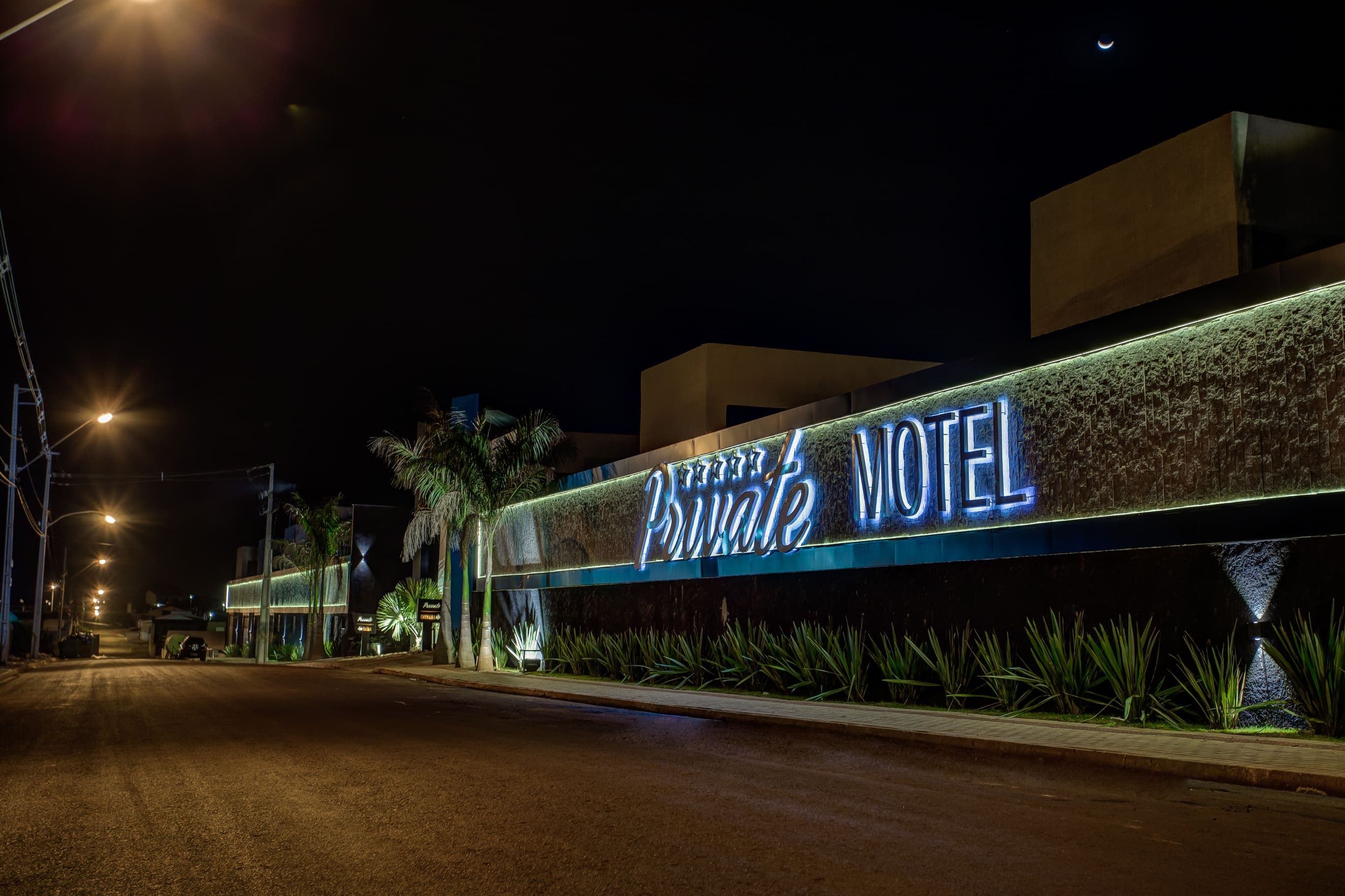 Entrada do Private Motel
